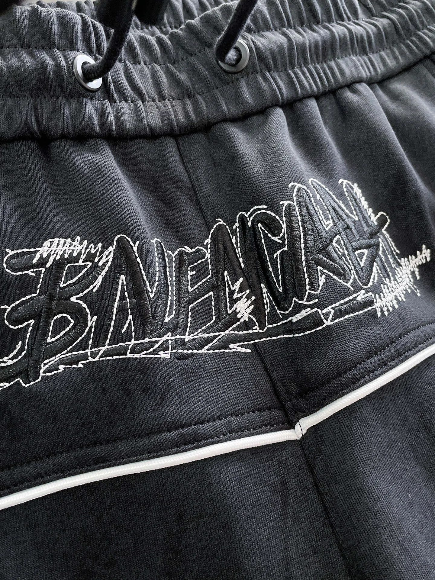 Balenciaga [High Version] 2026 Autumn and Winter latest products, available at counters at the same time, Original product, fashionable casual trousers and casual trousers, using imported original fabrics, top-grade embroidery 🪡 craft letter pattern logo, original hardware accessories decoration, simple yet fashionable, fashionable and handsome upper body, Sizes: M-3XL